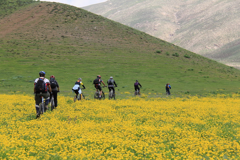 دوچرخه سواری در دشت لار - خرداد ماه