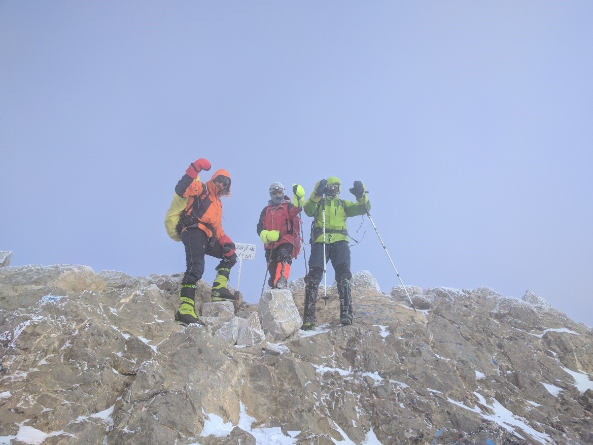 صعود به قله آزادکوه - بهمن ماه