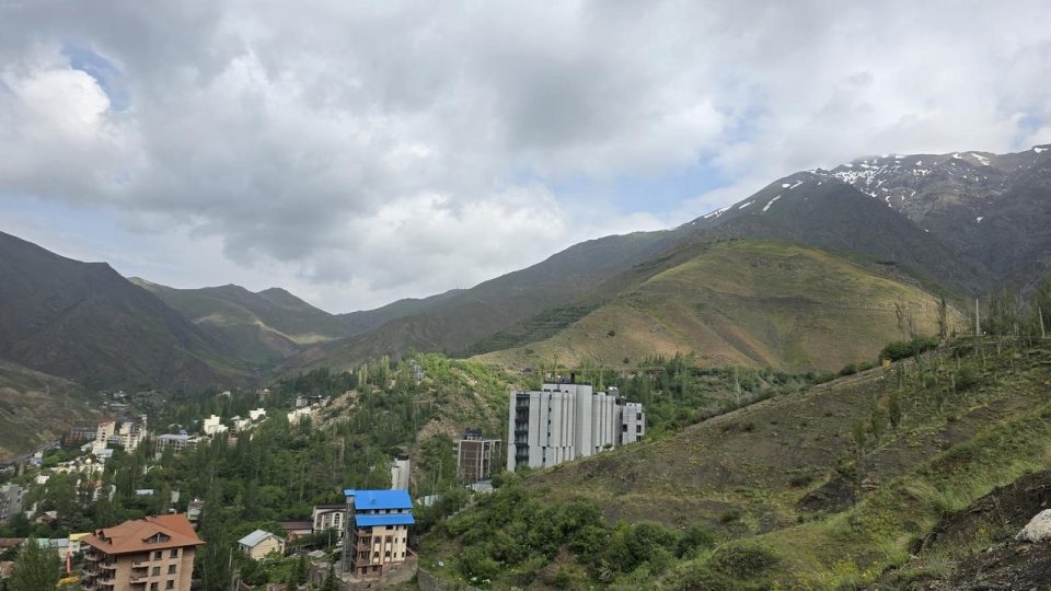 رکابزنی شمشک به پارکینگ پیست اسکی دیزین